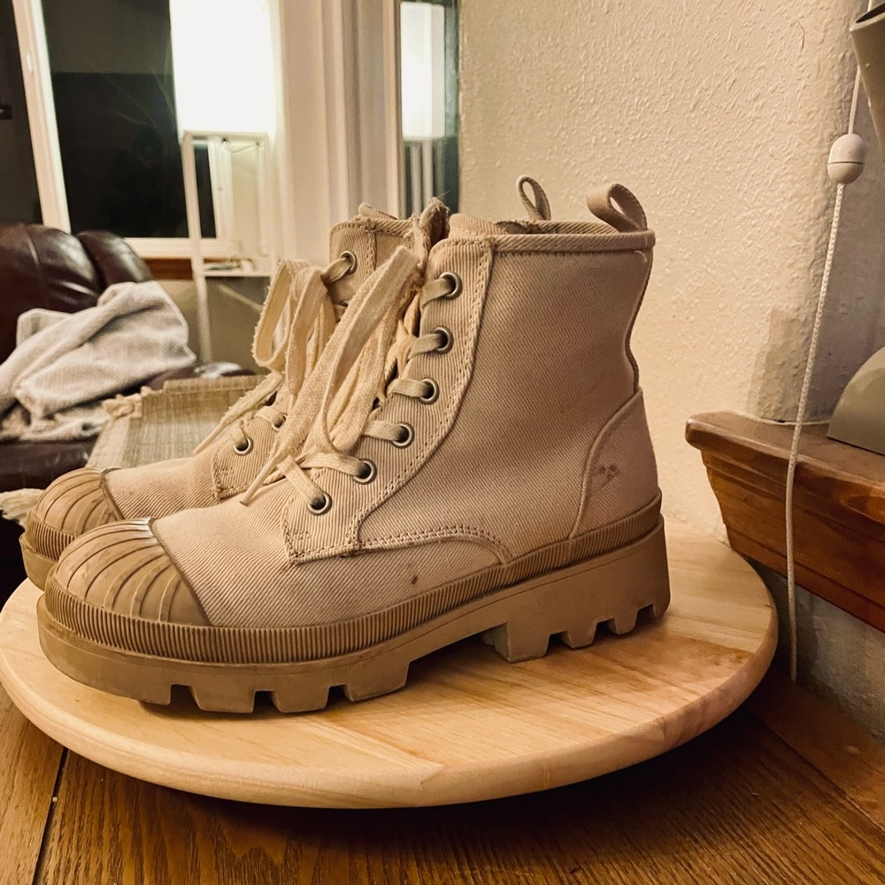 Lace Up Platform Boot